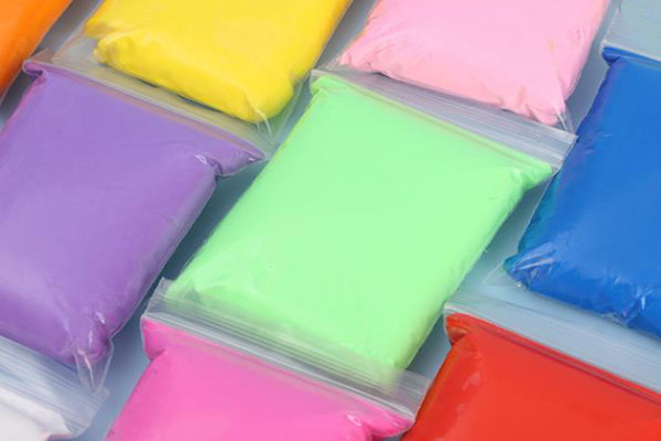 色差儀測量彩泥顏色保持其顏色外觀的一致性