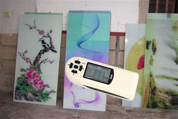 色差儀檢測(cè)絲印玻璃的顏色差異